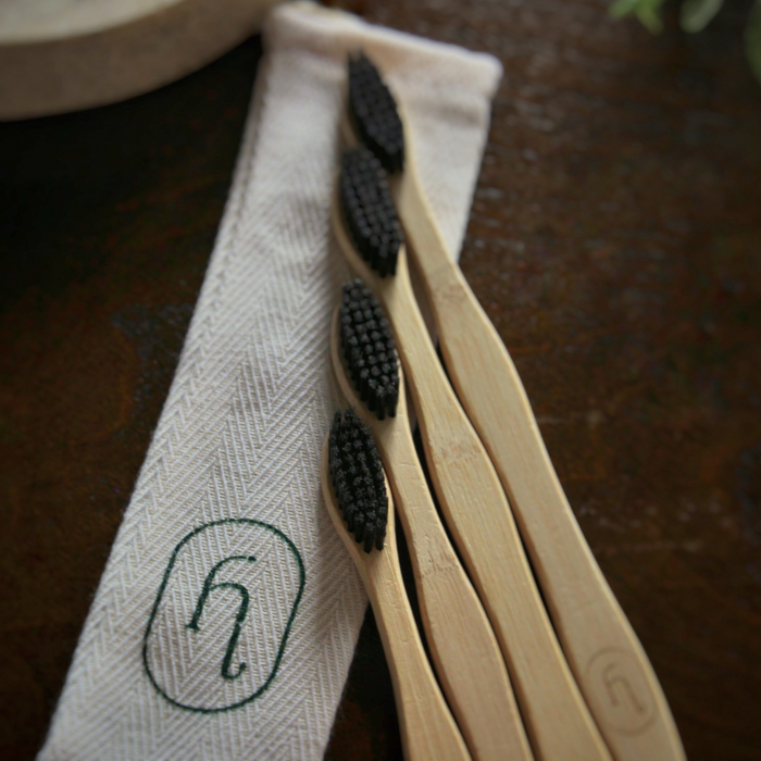 HICO | Paquete para viaje de cepillos de dientes de bambú  | 4 pzs